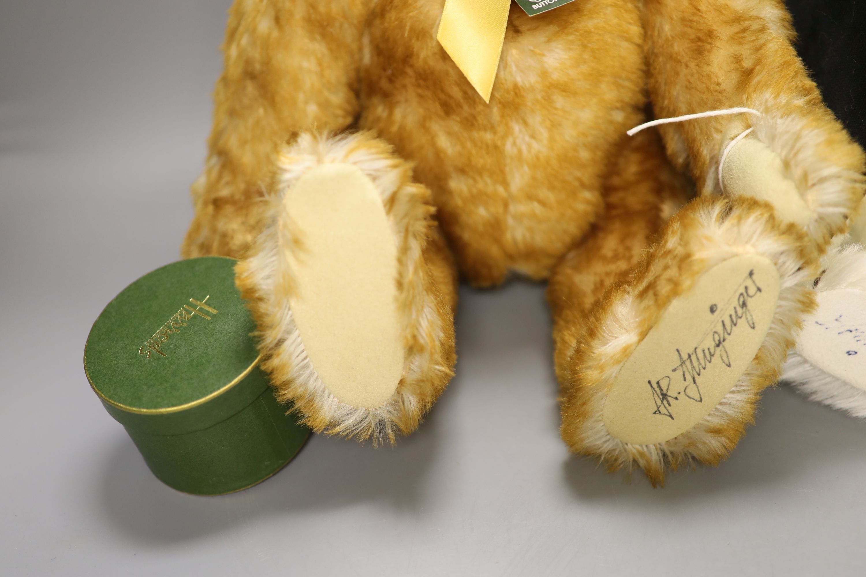 Steiff 'Opera' bear, box and certificate and Harrods Steiff musical, box and certificate (2)